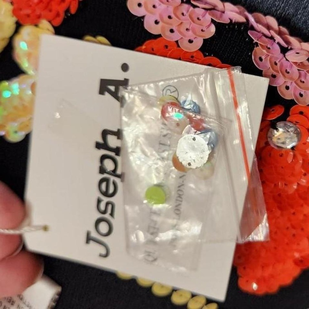 Joseph A. fun unique floral sequin tank top - Picture 5 of 5